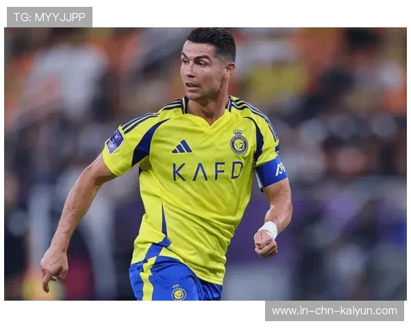 C罗禁区前沿怒射偏得可惜